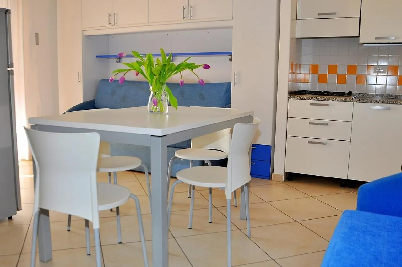 Flat In A Seafront Building With Swimming Pool Lägenhet Bibione 0*,