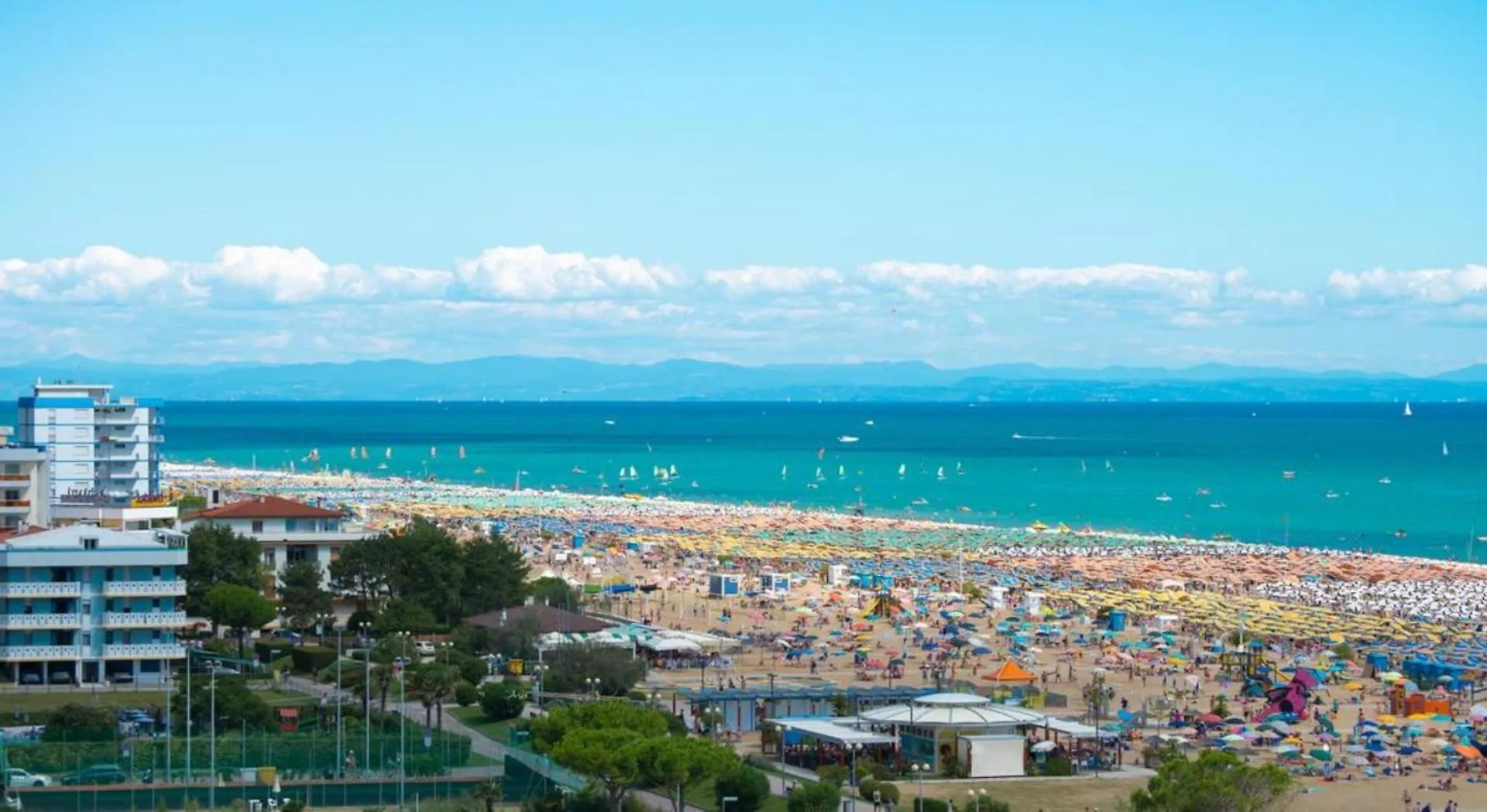 Flat In A Seafront Building With Swimming Pool Lägenhet Bibione