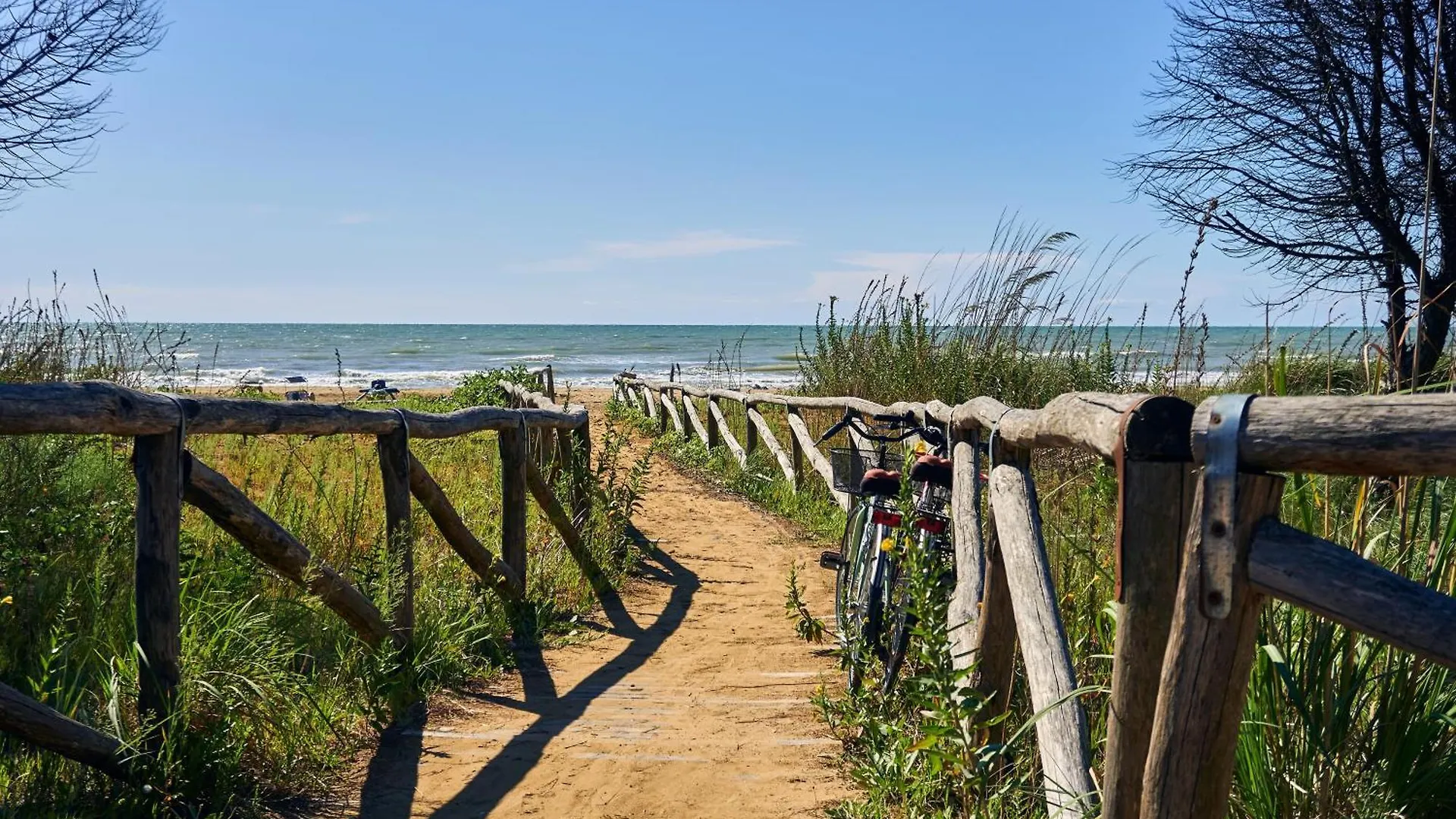 Flat In A Seafront Building With Swimming Pool Lägenhet Bibione