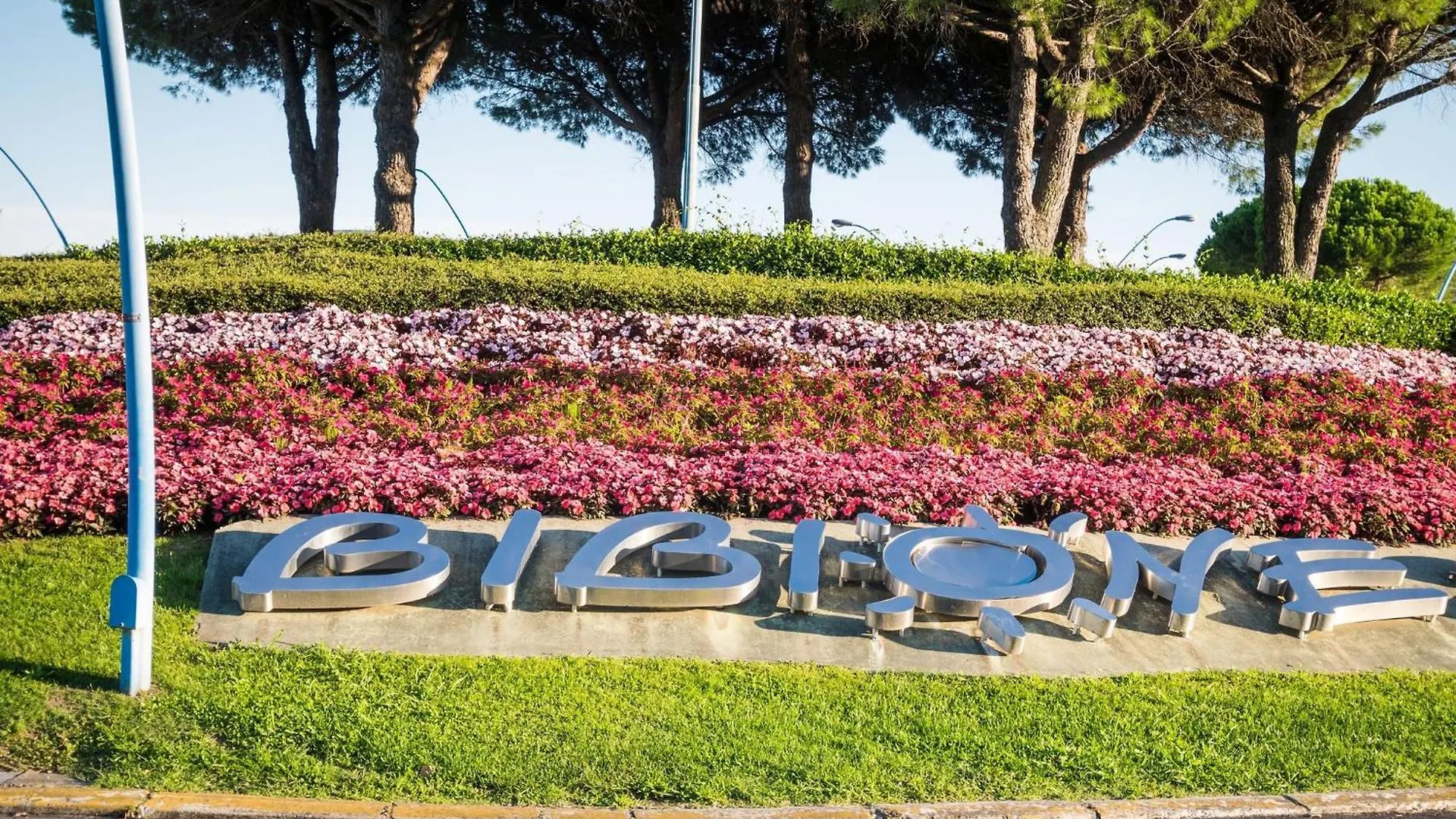 Flat In A Seafront Building With Swimming Pool Lägenhet Bibione